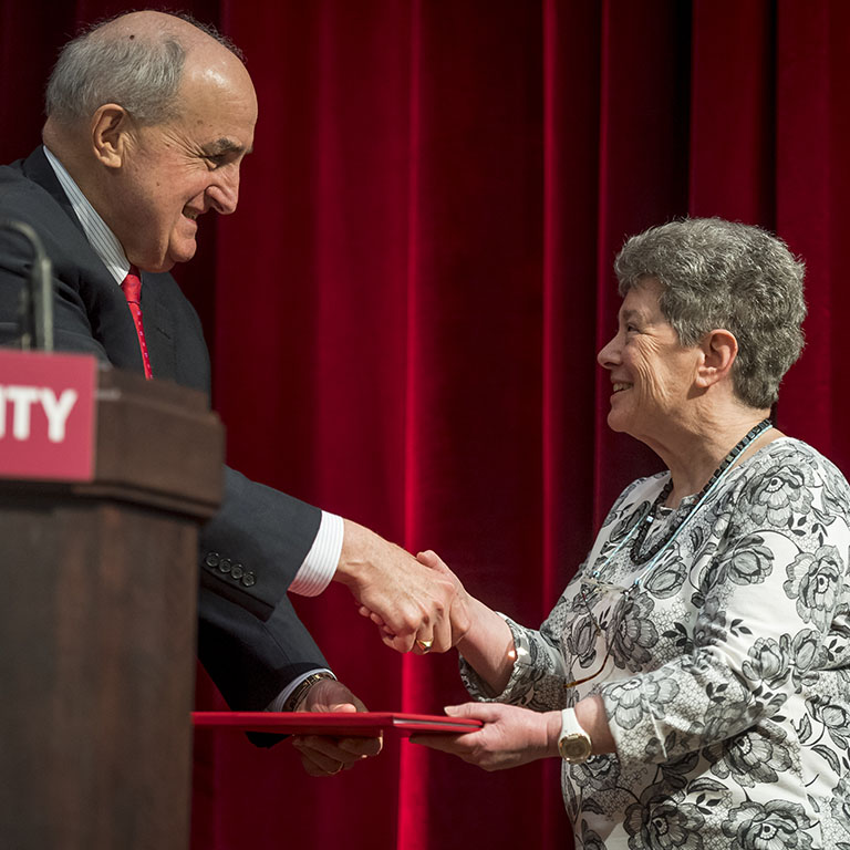 IU President McRobbie shakes hands with Catherine Pilachowski 